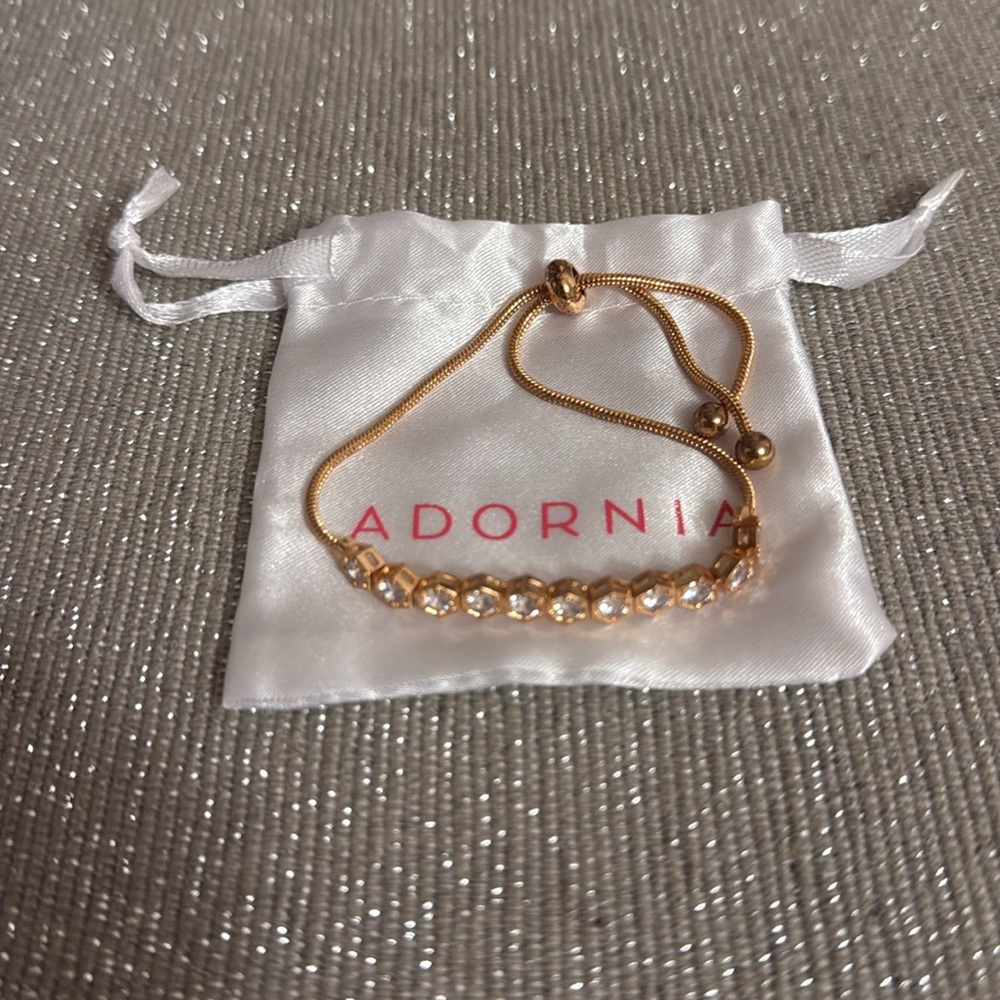 Elegant Gold Bracelet with Clear Accents - Picture 4 of 9